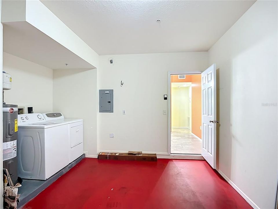 For Sale: $218,900 (2 beds, 2 baths, 1004 Square Feet)