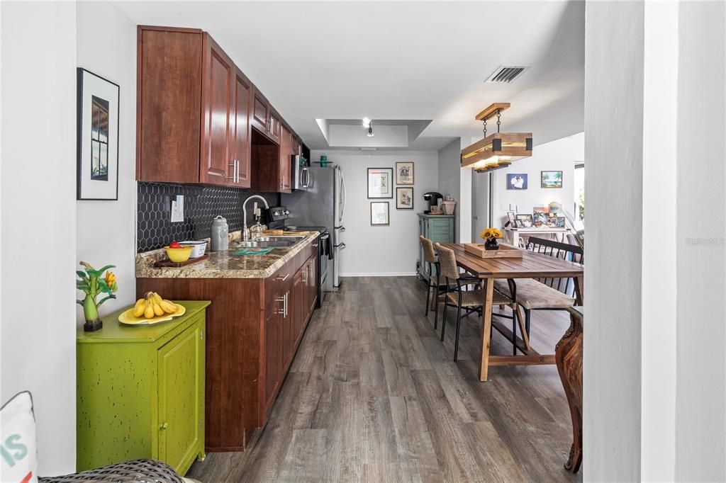 待售: $329,900 (2 贝兹, 2 浴室, 1316 平方英尺)