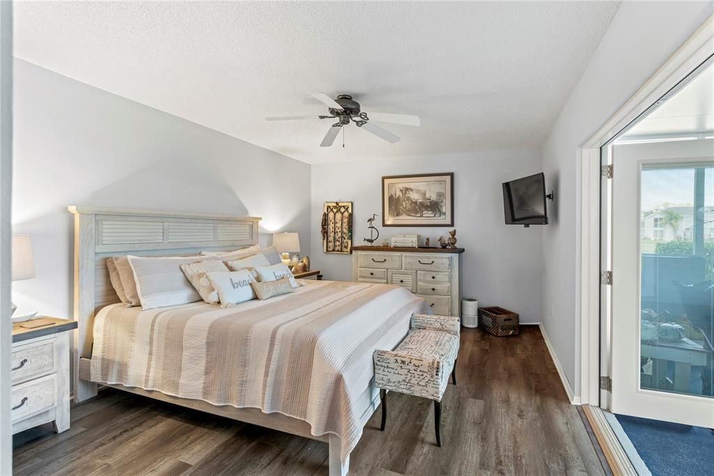 待售: $329,900 (2 贝兹, 2 浴室, 1316 平方英尺)