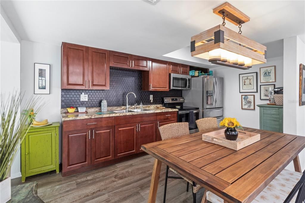 待售: $329,900 (2 贝兹, 2 浴室, 1316 平方英尺)