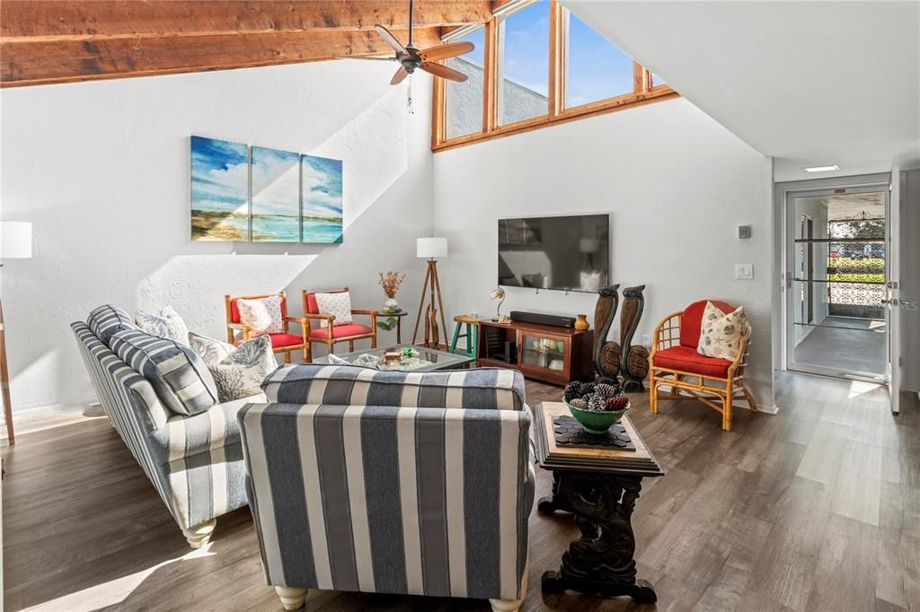 待售: $329,900 (2 贝兹, 2 浴室, 1316 平方英尺)