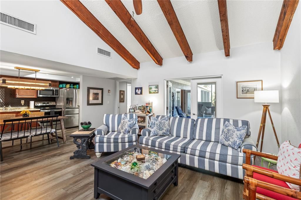 待售: $329,900 (2 贝兹, 2 浴室, 1316 平方英尺)