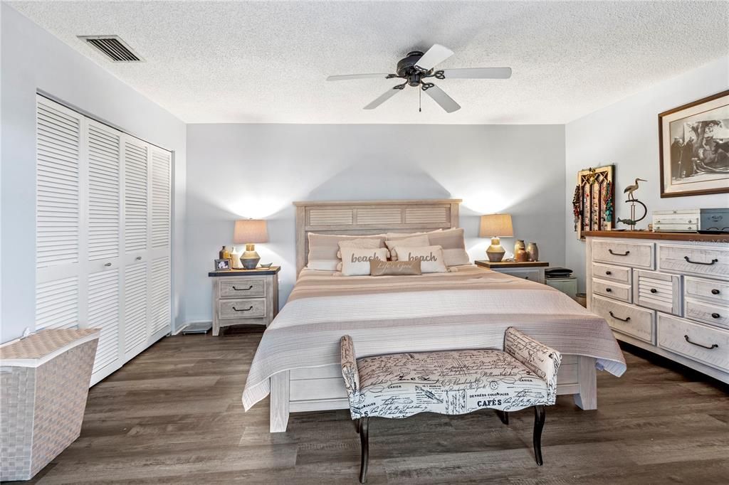 待售: $329,900 (2 贝兹, 2 浴室, 1316 平方英尺)