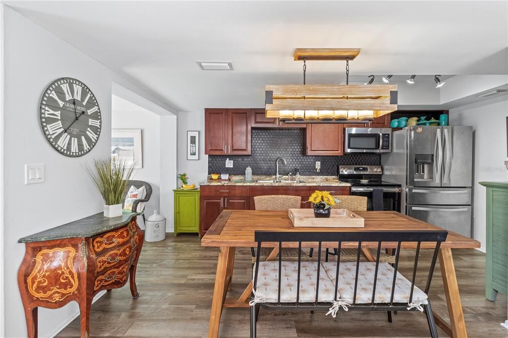 待售: $329,900 (2 贝兹, 2 浴室, 1316 平方英尺)