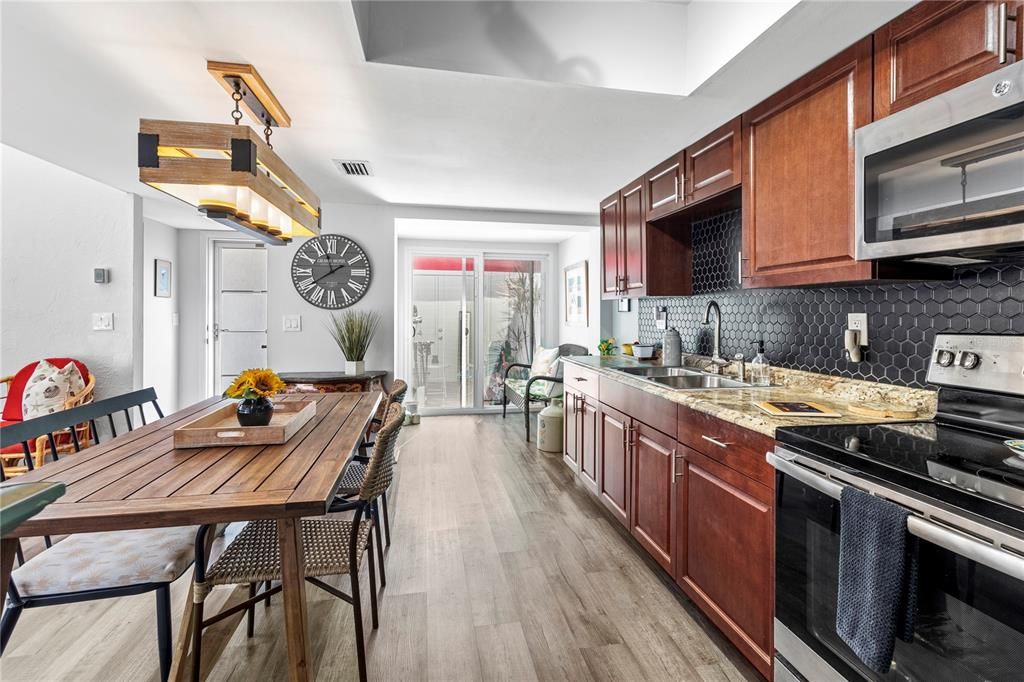 待售: $329,900 (2 贝兹, 2 浴室, 1316 平方英尺)