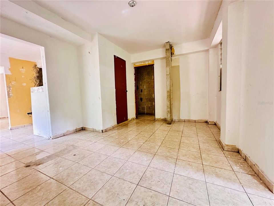 En Venta: $130,000 (9 camas, 3 baños, 2628 Pies cuadrados)