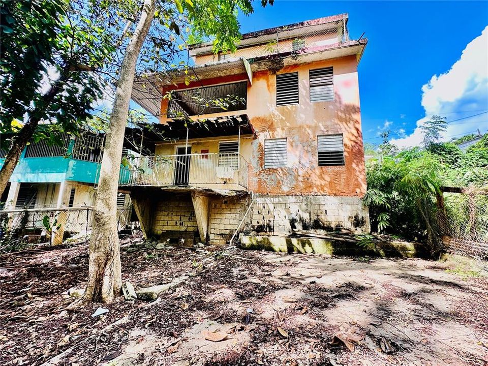 En Venta: $130,000 (9 camas, 3 baños, 2628 Pies cuadrados)