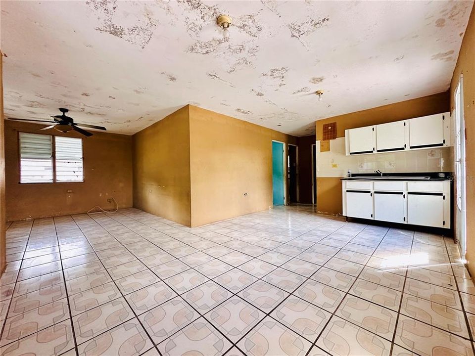 En Venta: $130,000 (9 camas, 3 baños, 2628 Pies cuadrados)