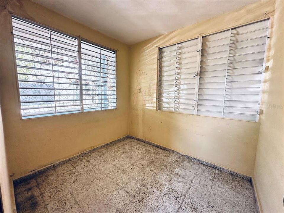 En Venta: $130,000 (9 camas, 3 baños, 2628 Pies cuadrados)