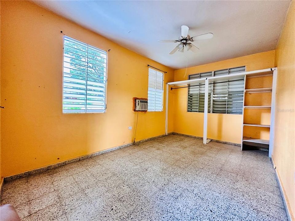 En Venta: $130,000 (9 camas, 3 baños, 2628 Pies cuadrados)