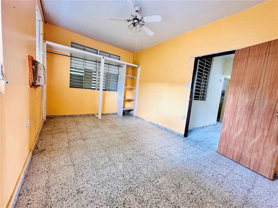En Venta: $130,000 (9 camas, 3 baños, 2628 Pies cuadrados)