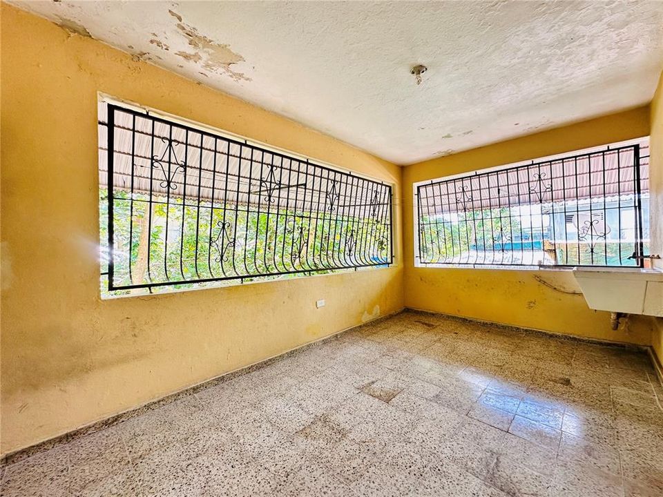 En Venta: $130,000 (9 camas, 3 baños, 2628 Pies cuadrados)