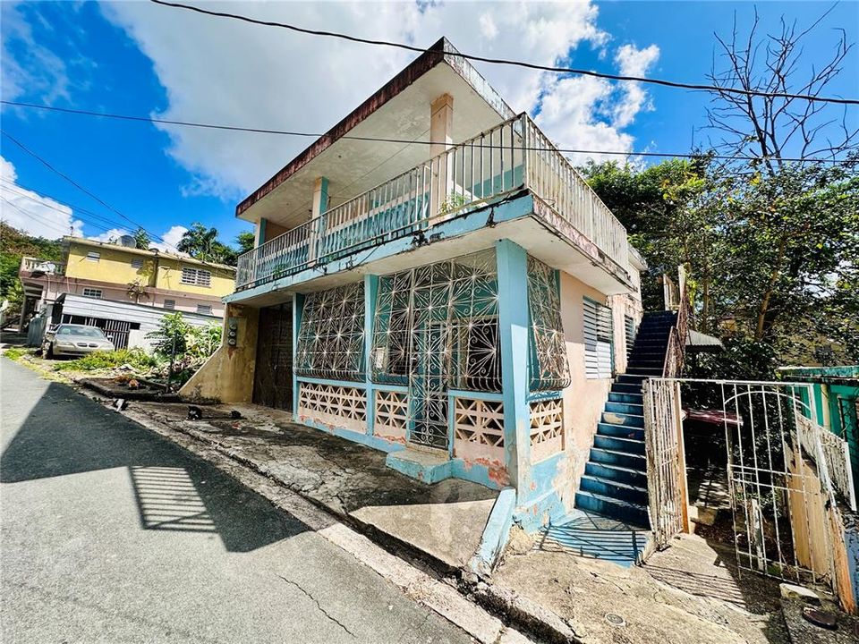 En Venta: $130,000 (9 camas, 3 baños, 2628 Pies cuadrados)