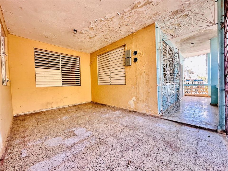 En Venta: $130,000 (9 camas, 3 baños, 2628 Pies cuadrados)