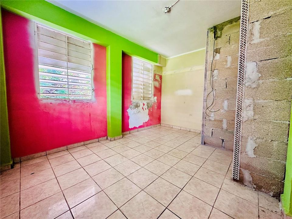 En Venta: $130,000 (9 camas, 3 baños, 2628 Pies cuadrados)