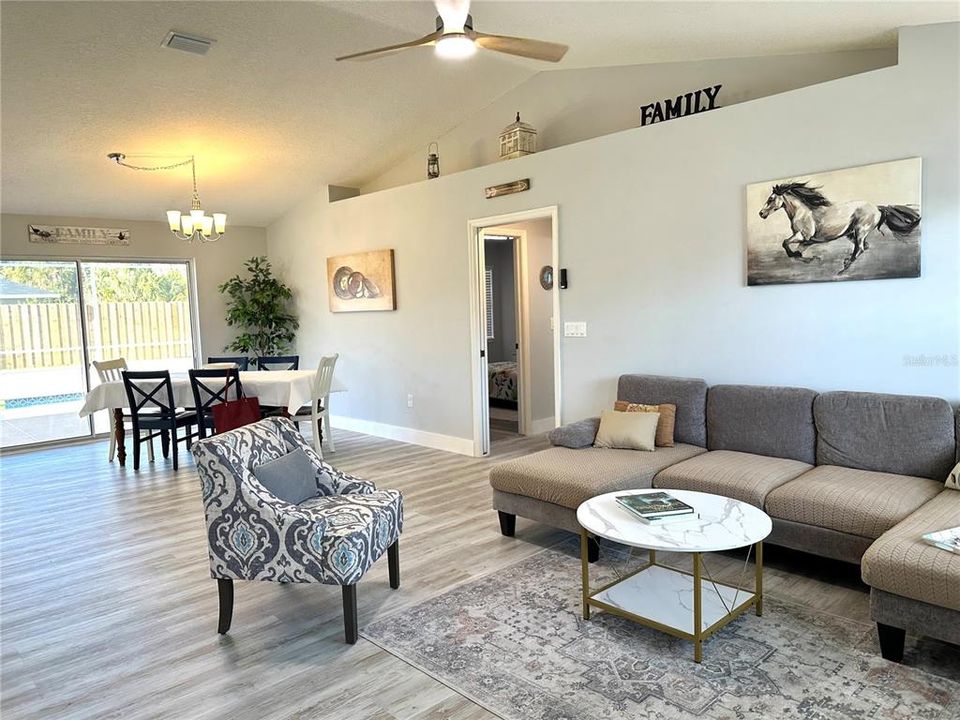 待售: $439,000 (3 贝兹, 2 浴室, 1711 平方英尺)