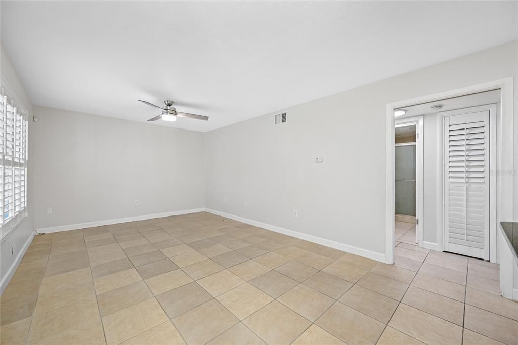 待售: $249,000 (1 贝兹, 1 浴室, 615 平方英尺)