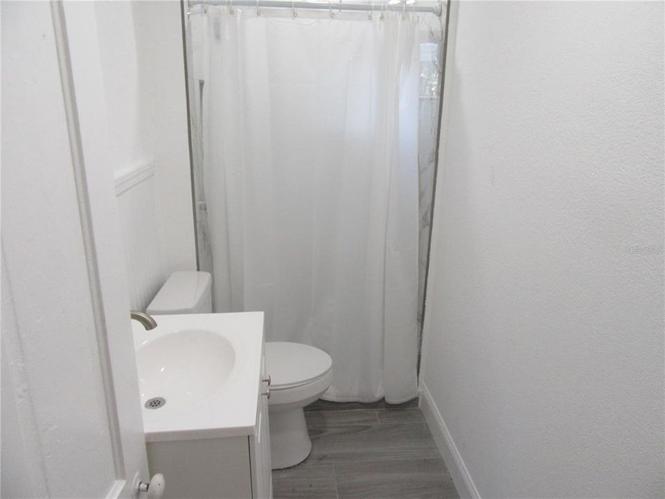 For Rent: $1,300 (1 beds, 1 baths, 450 Square Feet)