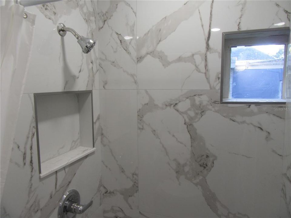 For Rent: $1,300 (1 beds, 1 baths, 450 Square Feet)