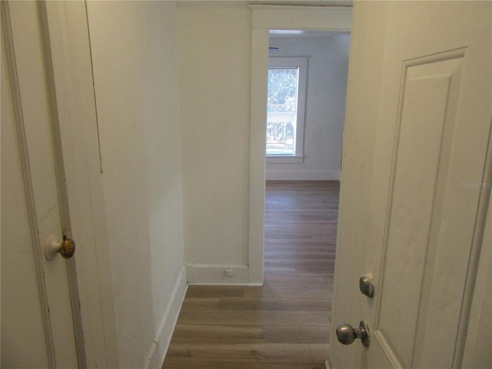 For Rent: $1,300 (1 beds, 1 baths, 450 Square Feet)