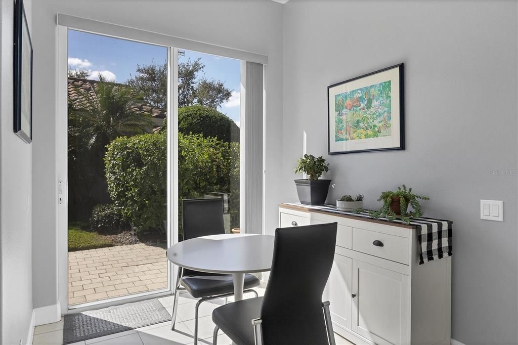 合同活跃: $470,000 (2 贝兹, 2 浴室, 1615 平方英尺)