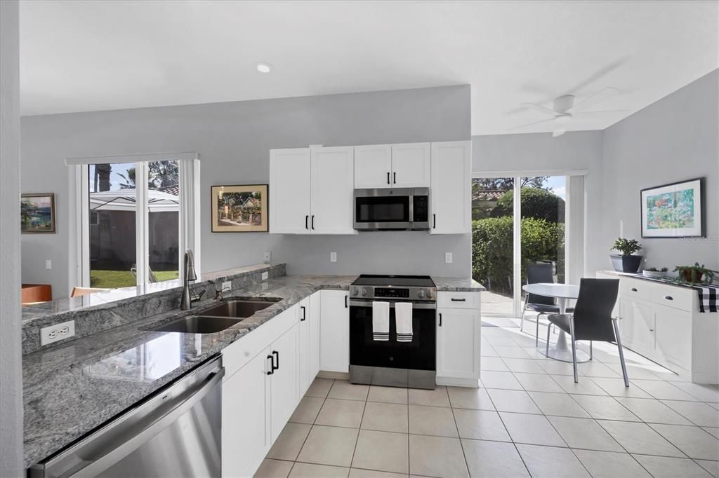 合同活跃: $470,000 (2 贝兹, 2 浴室, 1615 平方英尺)