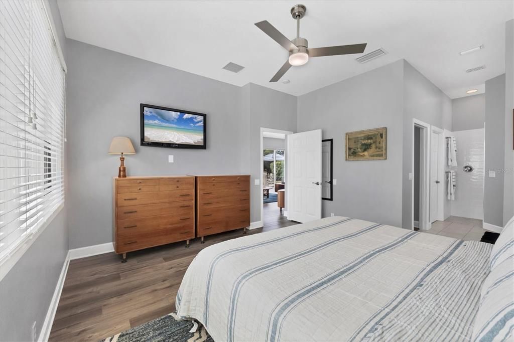 合同活跃: $470,000 (2 贝兹, 2 浴室, 1615 平方英尺)