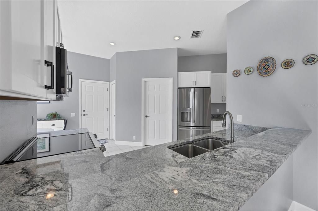 合同活跃: $470,000 (2 贝兹, 2 浴室, 1615 平方英尺)