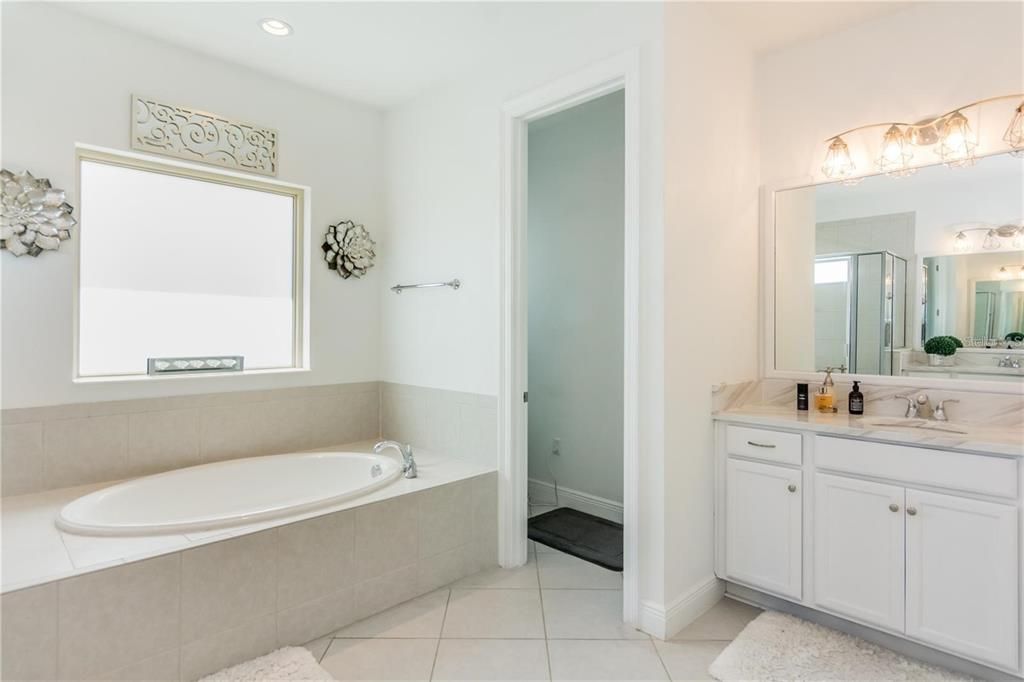 На продажу: $899,000 (4 спален, 4 ванн, 2766 Квадратных фут)