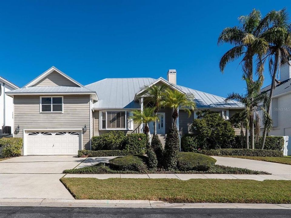 For Sale: $1,800,000 (4 beds, 3 baths, 3000 Square Feet)