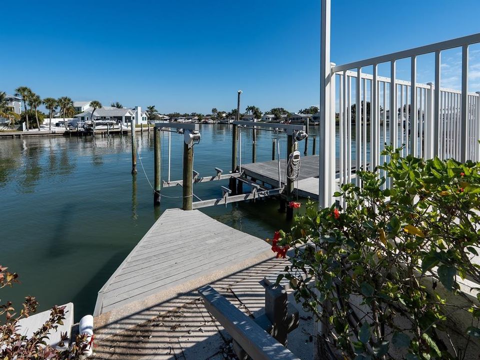 For Sale: $1,800,000 (4 beds, 3 baths, 3000 Square Feet)