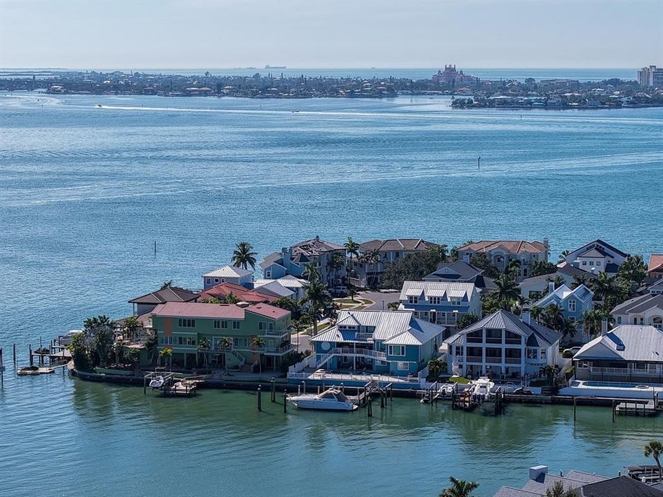 For Sale: $1,800,000 (4 beds, 3 baths, 3000 Square Feet)