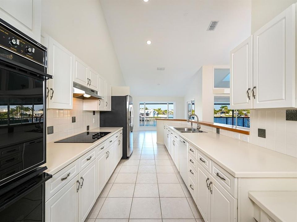 For Sale: $1,800,000 (4 beds, 3 baths, 3000 Square Feet)