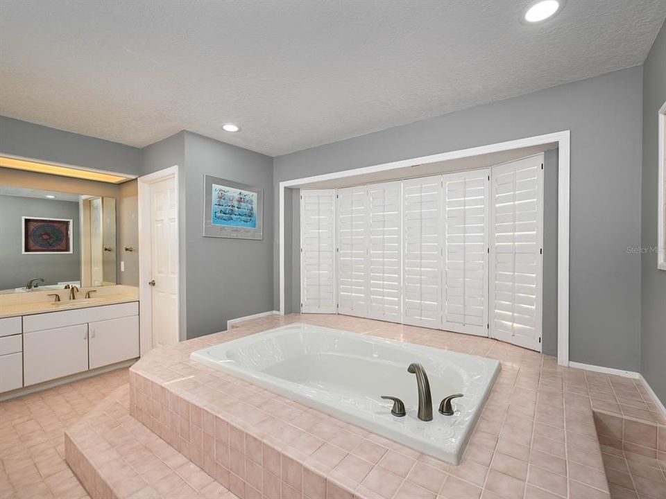 For Sale: $1,800,000 (4 beds, 3 baths, 3000 Square Feet)