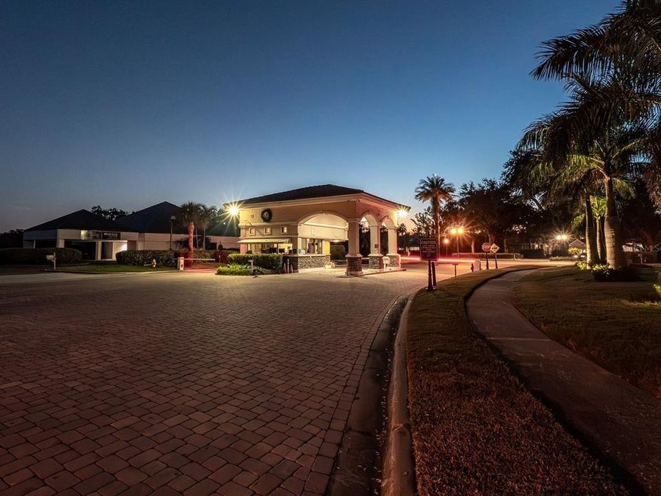 For Sale: $1,800,000 (4 beds, 3 baths, 3000 Square Feet)