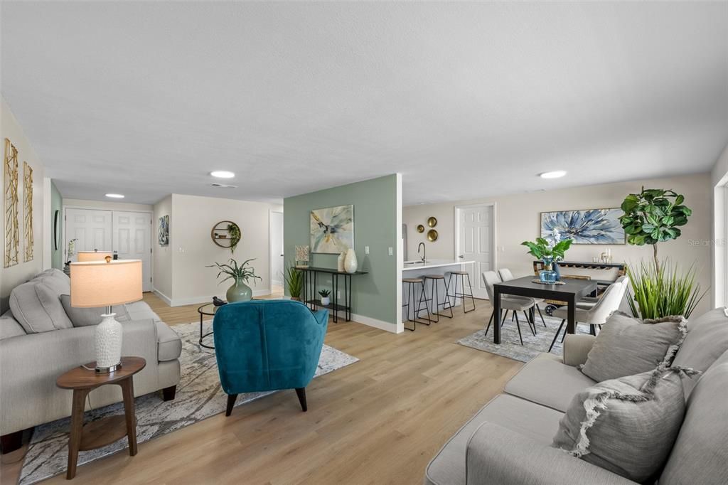 合同活跃: $369,990 (4 贝兹, 2 浴室, 1420 平方英尺)