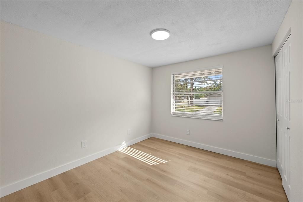 合同活跃: $369,990 (4 贝兹, 2 浴室, 1420 平方英尺)