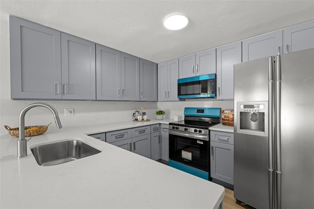 合同活跃: $369,990 (4 贝兹, 2 浴室, 1420 平方英尺)