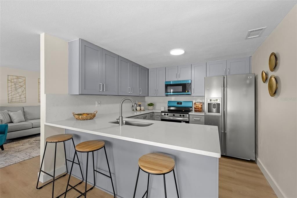 合同活跃: $369,990 (4 贝兹, 2 浴室, 1420 平方英尺)