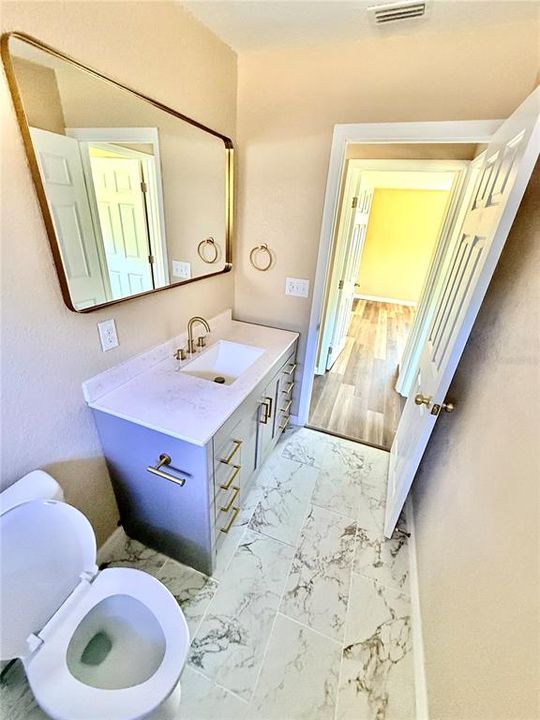 На продажу: $240,000 (3 спален, 2 ванн, 1176 Квадратных фут)