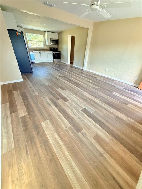 На продажу: $240,000 (3 спален, 2 ванн, 1176 Квадратных фут)