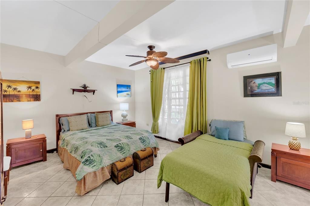 For Sale: $600,000 (6 beds, 5 baths, 3726 Square Feet)