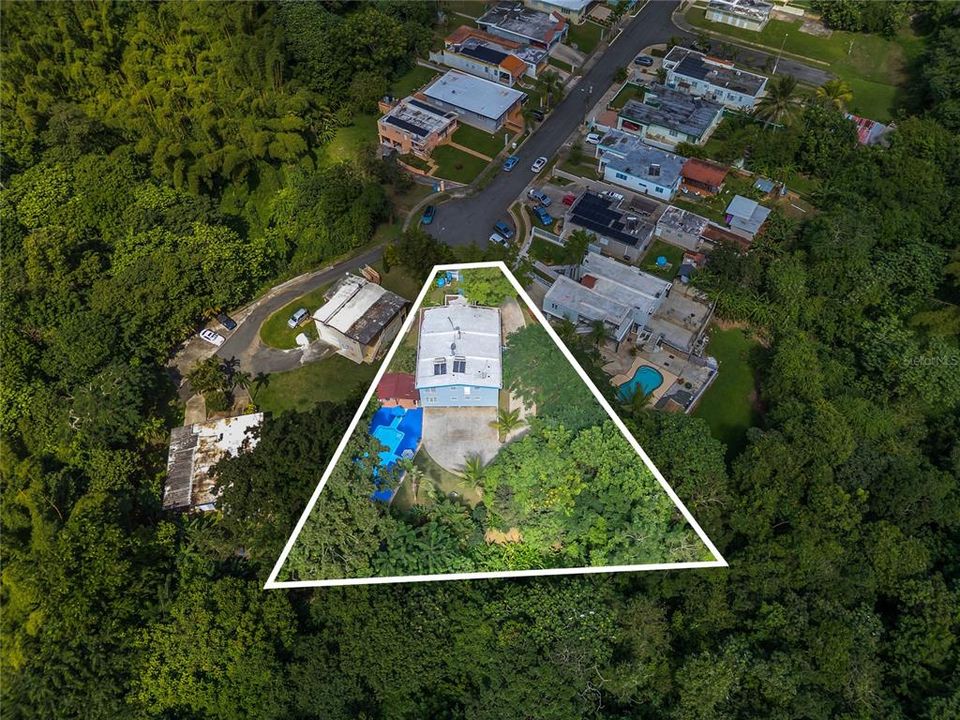 For Sale: $600,000 (6 beds, 5 baths, 3726 Square Feet)