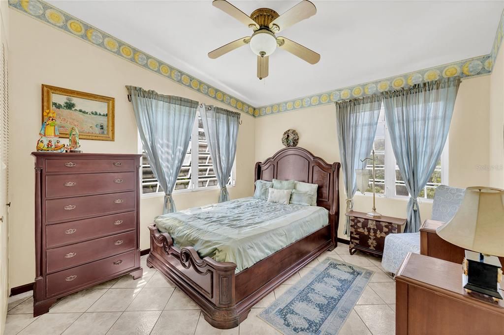 For Sale: $600,000 (6 beds, 5 baths, 3726 Square Feet)