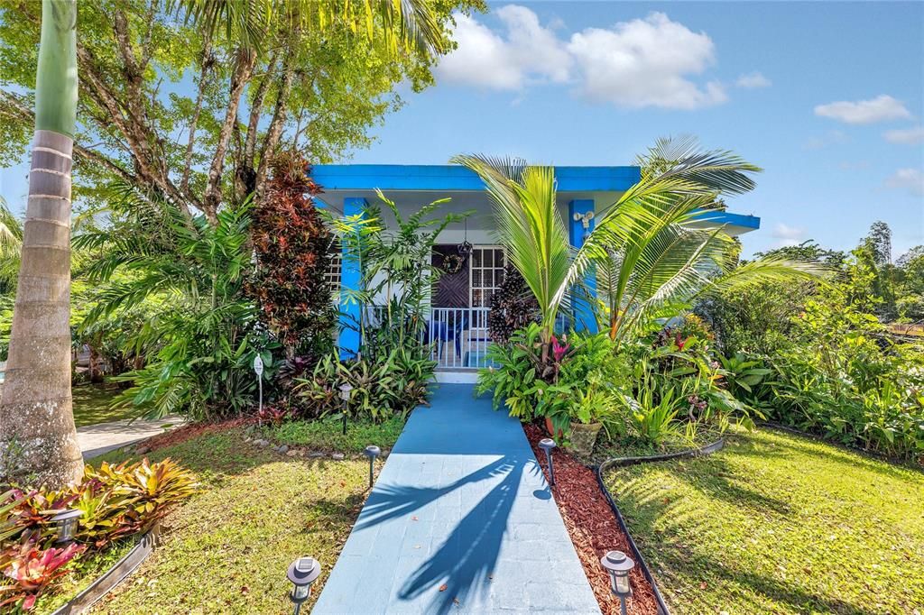 For Sale: $600,000 (6 beds, 5 baths, 3726 Square Feet)