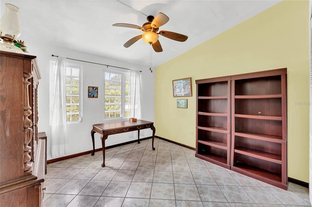 For Sale: $600,000 (6 beds, 5 baths, 3726 Square Feet)