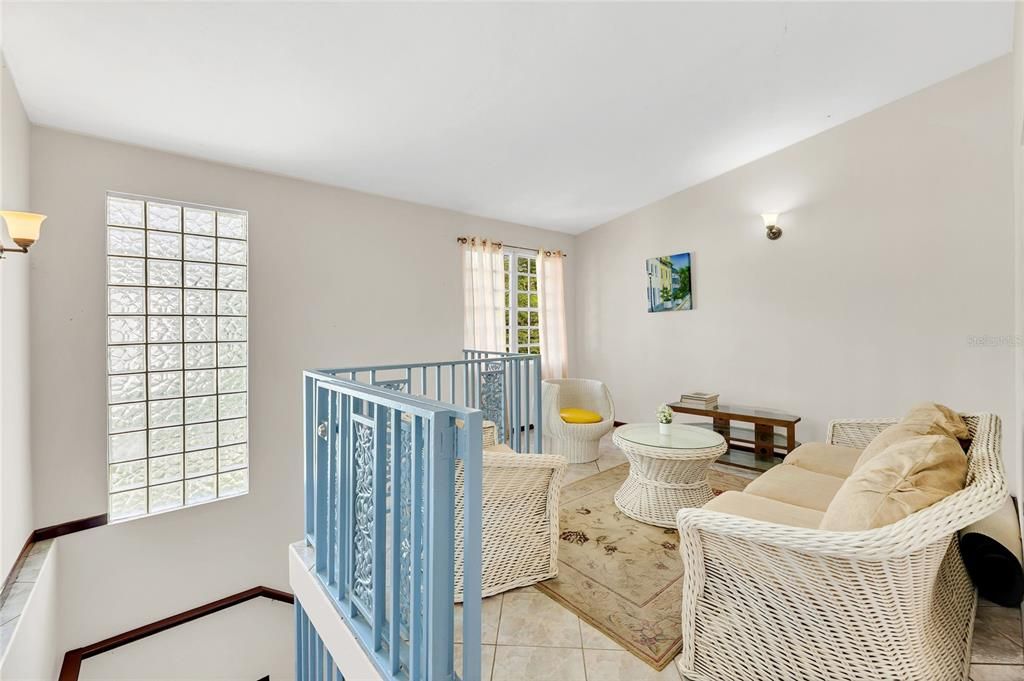 For Sale: $600,000 (6 beds, 5 baths, 3726 Square Feet)