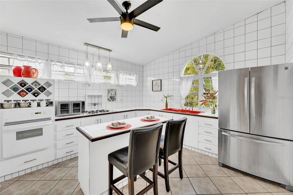 For Sale: $600,000 (6 beds, 5 baths, 3726 Square Feet)