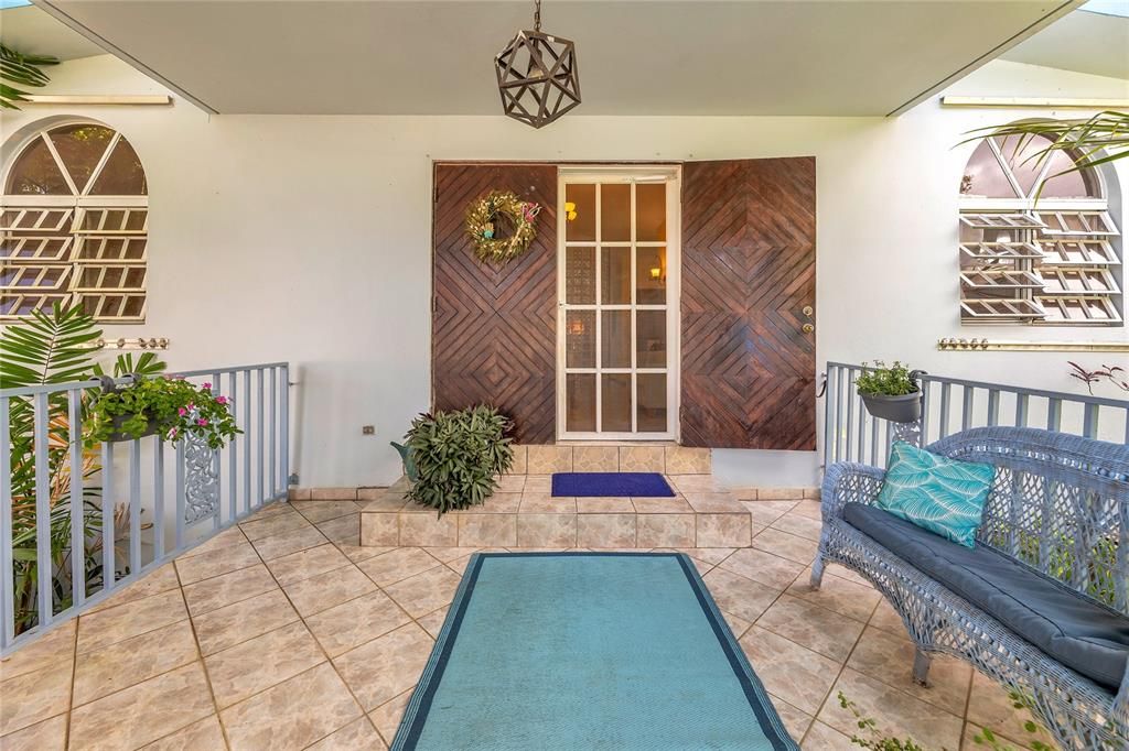 For Sale: $600,000 (6 beds, 5 baths, 3726 Square Feet)