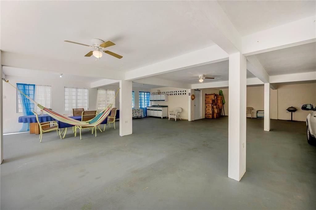 For Sale: $600,000 (6 beds, 5 baths, 3726 Square Feet)